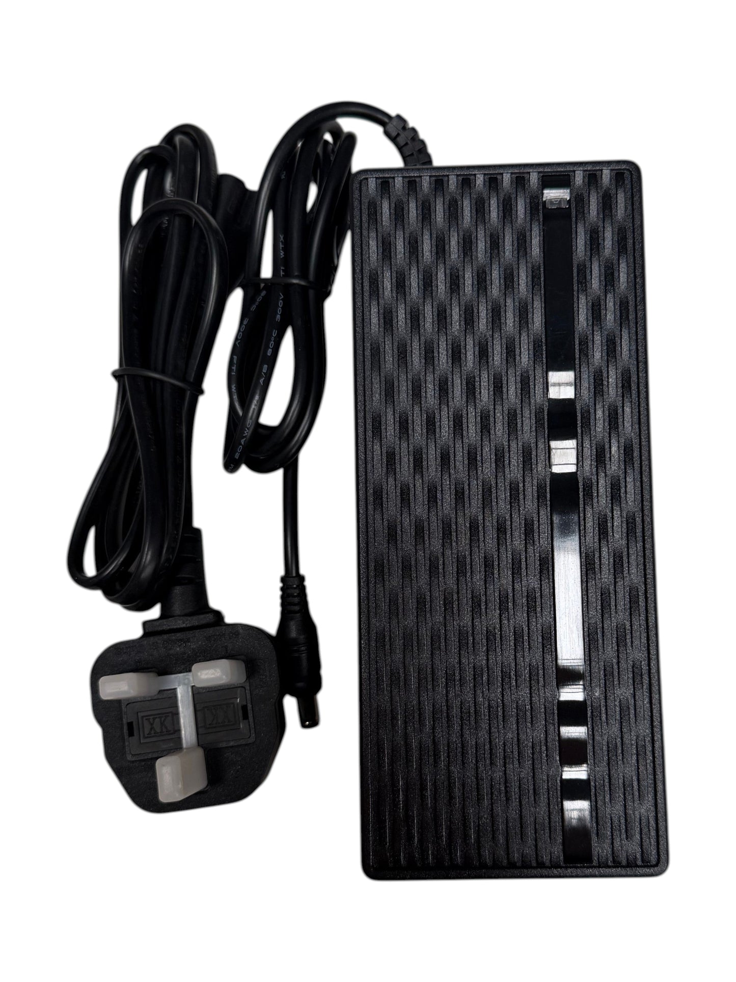 Kubbi K22 charger with compact design and USB cable
