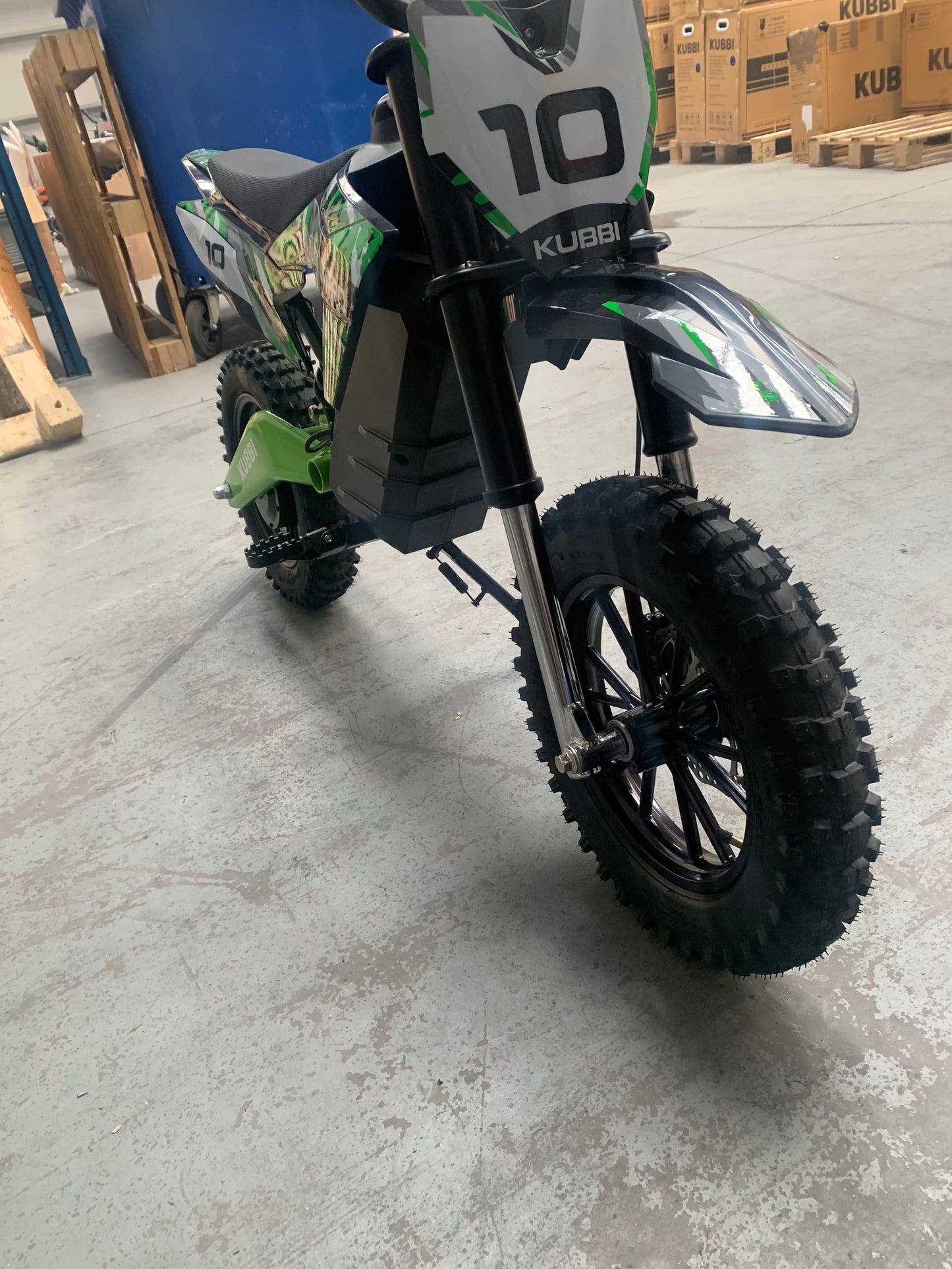 Kubbi K10 electric skateboard in near-new condition for Belfast warehouse collection only